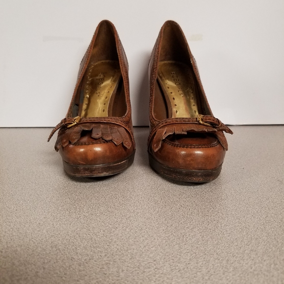 Used BCBGirls Brown Leather Low Platform Heels, Size 5.5 - Picture 3 of 13